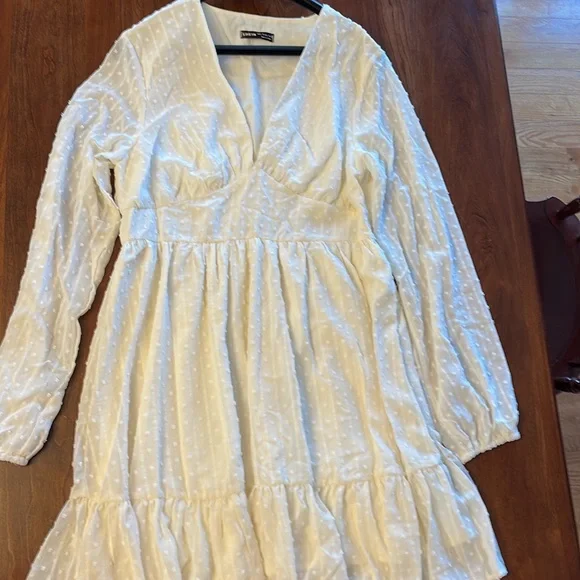 Boho cream long sleeves very flattering line.  Large fits like a medium NEW - Picture 3 of 7